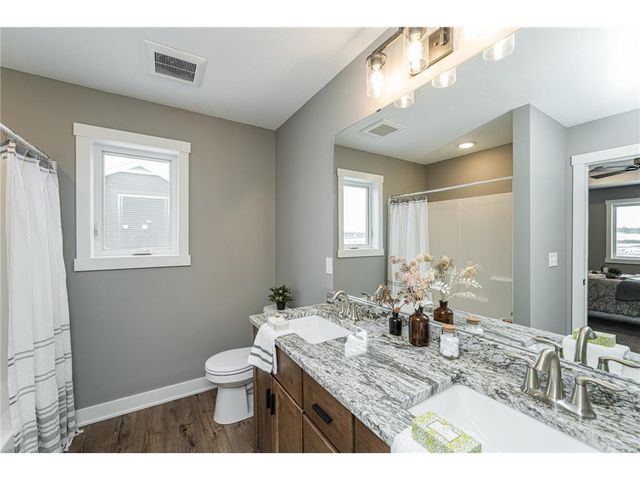 2105 Elk Run Drive SE, Pine Island, MN 55963