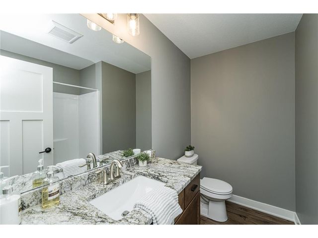 2105 Elk Run Drive SE, Pine Island, MN 55963