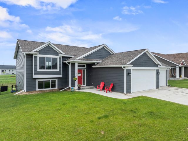 2105 Elk Run Drive SE, Pine Island, MN 55963
