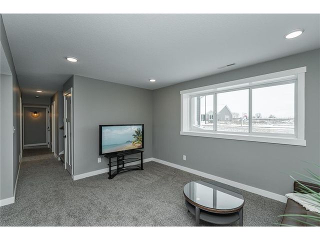2105 Elk Run Drive SE, Pine Island, MN 55963
