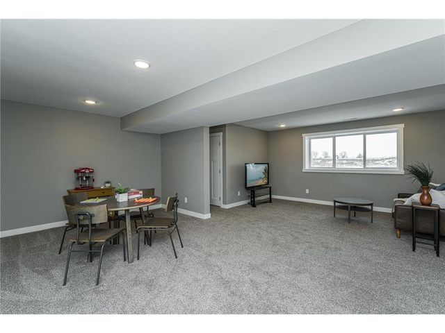 2105 Elk Run Drive SE, Pine Island, MN 55963