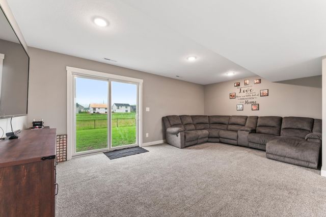 2105 Elk Run Drive SE, Pine Island, MN 55963