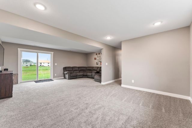 2105 Elk Run Drive SE, Pine Island, MN 55963