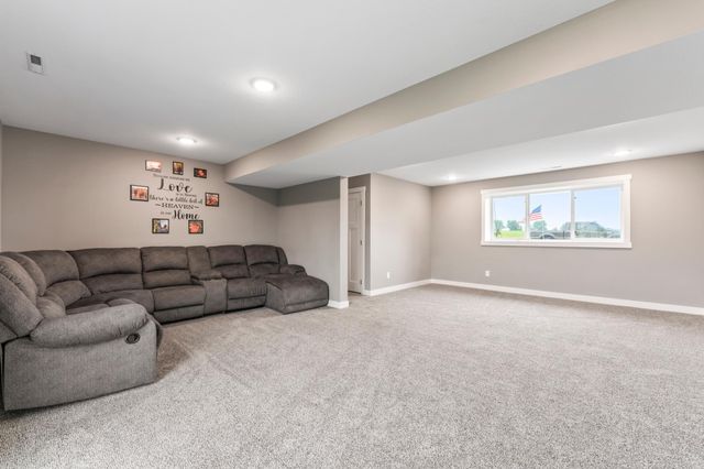 2105 Elk Run Drive SE, Pine Island, MN 55963