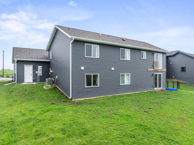 2105 Elk Run Drive SE, Pine Island, MN 55963