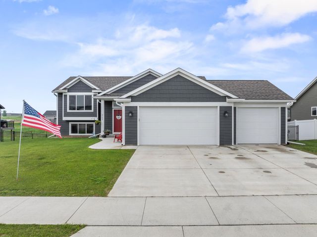 2105 Elk Run Drive SE, Pine Island, MN 55963