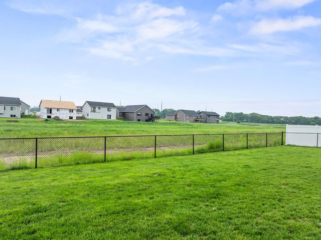 2105 Elk Run Drive SE, Pine Island, MN 55963