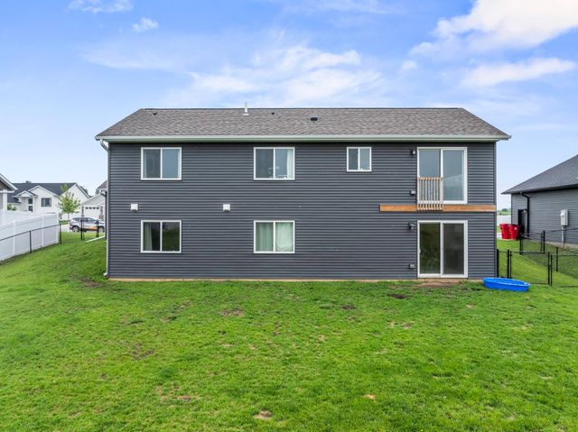 2105 Elk Run Drive SE, Pine Island, MN 55963