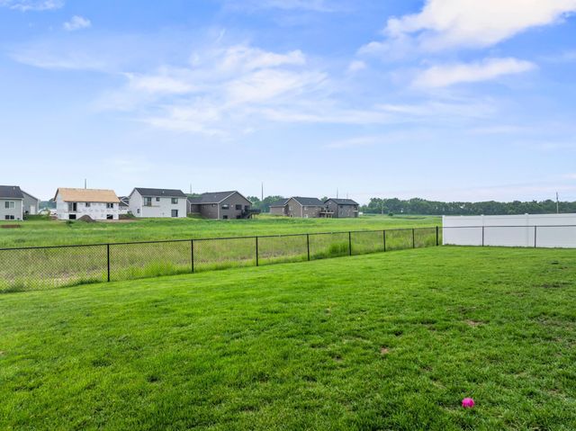 2105 Elk Run Drive SE, Pine Island, MN 55963