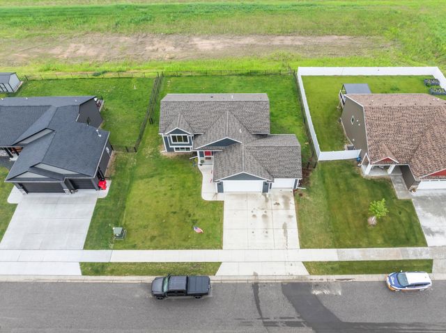 2105 Elk Run Drive SE, Pine Island, MN 55963