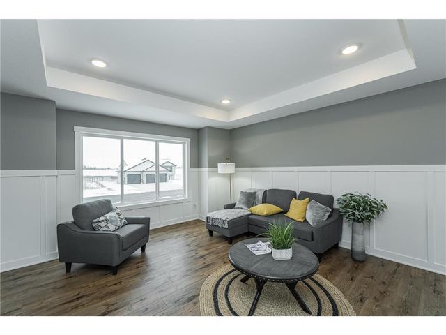 2105 Elk Run Drive SE, Pine Island, MN 55963