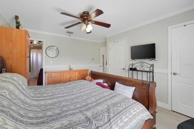 207 HOWARD COURT, Mascotte, FL 34753