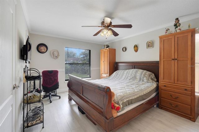 207 HOWARD COURT, Mascotte, FL 34753