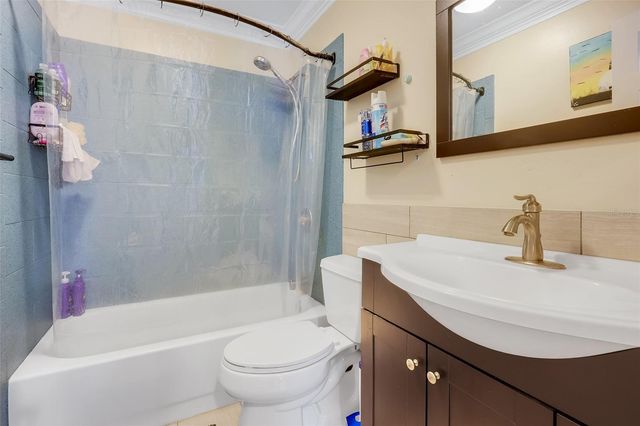 207 HOWARD COURT, Mascotte, FL 34753