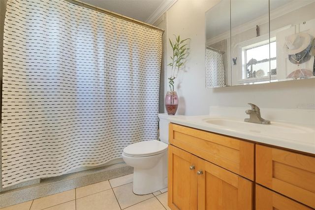 207 HOWARD COURT, Mascotte, FL 34753