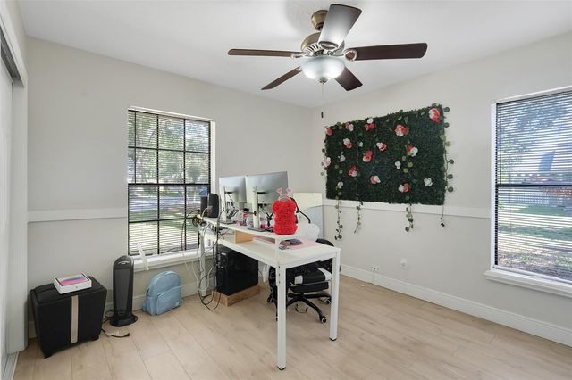 207 HOWARD COURT, Mascotte, FL 34753