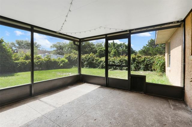 207 HOWARD COURT, Mascotte, FL 34753