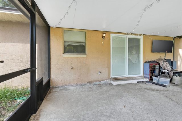 207 HOWARD COURT, Mascotte, FL 34753