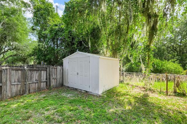 207 HOWARD COURT, Mascotte, FL 34753