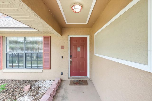 207 HOWARD COURT, Mascotte, FL 34753