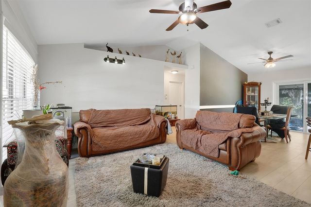 207 HOWARD COURT, Mascotte, FL 34753