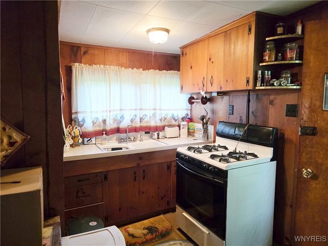 911 Shoreham Street, Carlton, NY 14571