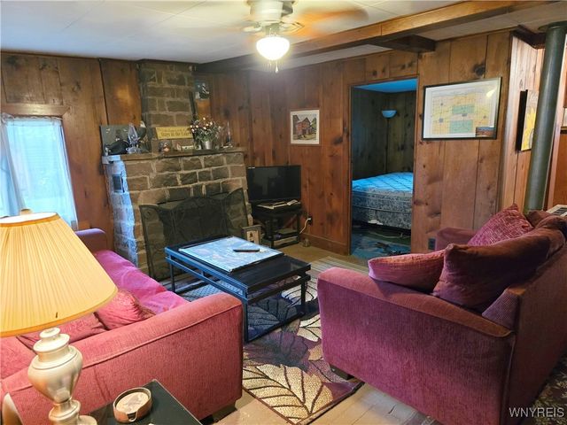 911 Shoreham Street, Carlton, NY 14571