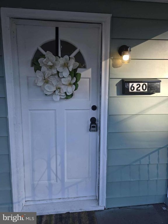 620 W VIRGINIA AVE, Martinsburg, WV 25401
