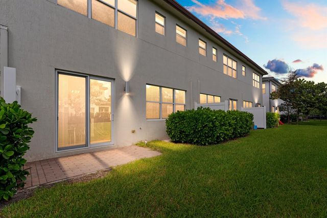 9040 Kingsmoor Way, Lake Worth, FL 33467