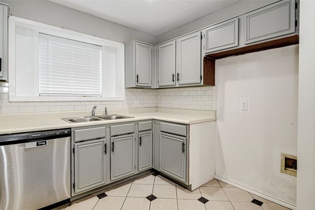 120 N Flaxseed Lane, Fort Worth, TX 76108
