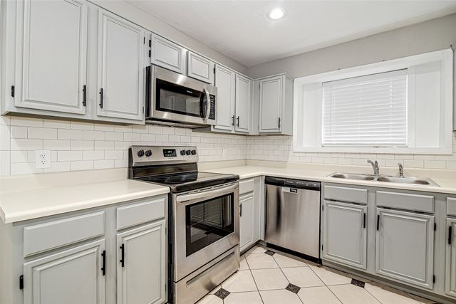 120 N Flaxseed Lane, Fort Worth, TX 76108