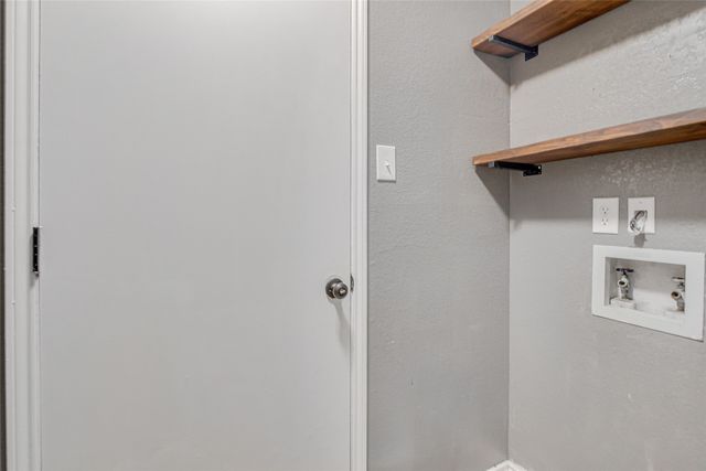 120 N Flaxseed Lane, Fort Worth, TX 76108