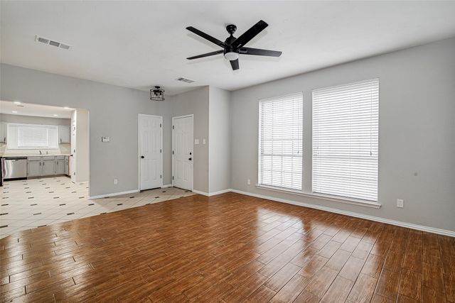 120 N Flaxseed Lane, Fort Worth, TX 76108