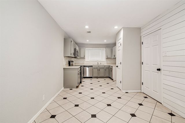 120 N Flaxseed Lane, Fort Worth, TX 76108