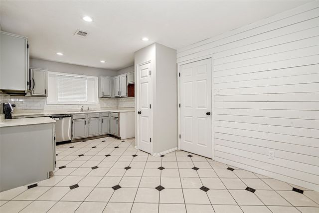 120 N Flaxseed Lane, Fort Worth, TX 76108