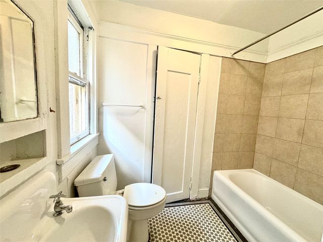 1711 W Main W Main Street 2, Houston, TX 77006