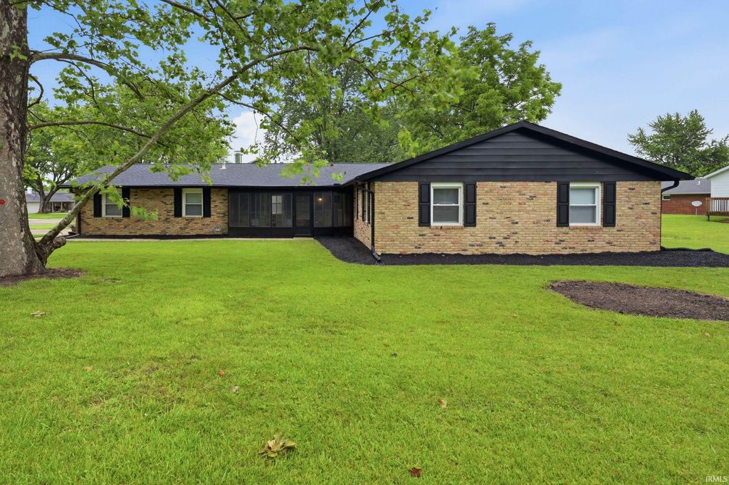 2904 W Moore Road, Muncie, IN 47304