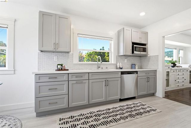 4203 Redding, Oakland, CA 94619