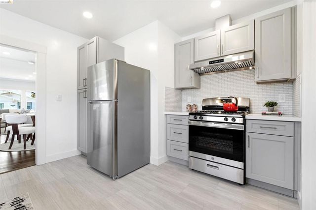 4203 Redding, Oakland, CA 94619