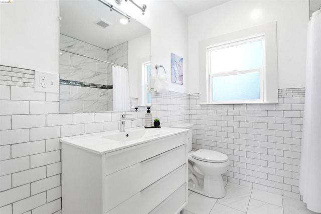 4203 Redding, Oakland, CA 94619