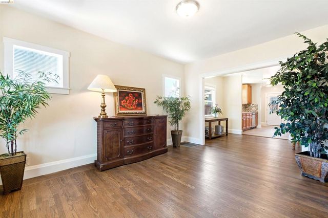 4203 Redding, Oakland, CA 94619