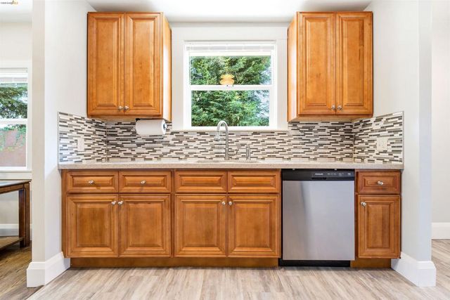 4203 Redding, Oakland, CA 94619