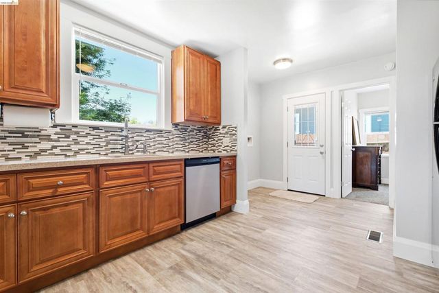 4203 Redding, Oakland, CA 94619