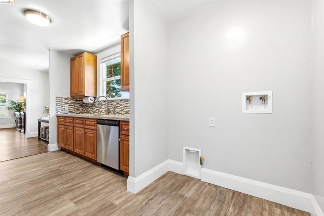 4203 Redding, Oakland, CA 94619