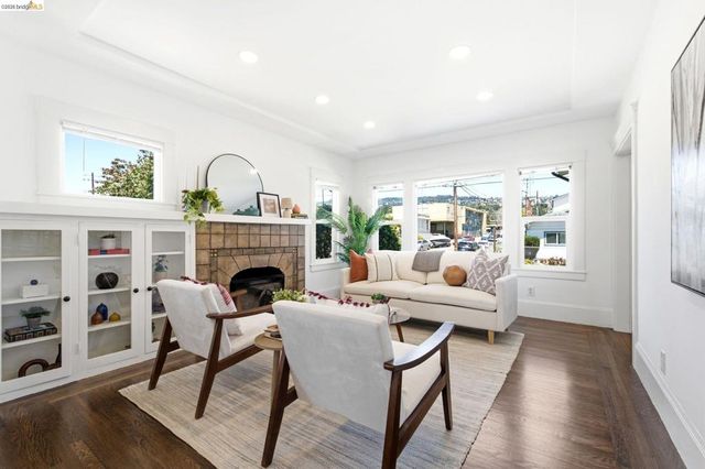 4203 Redding, Oakland, CA 94619