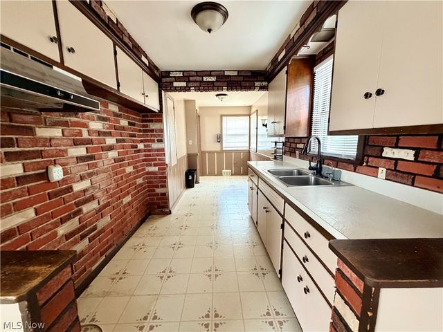 11700 Glamer Drive, Parma, OH 44130