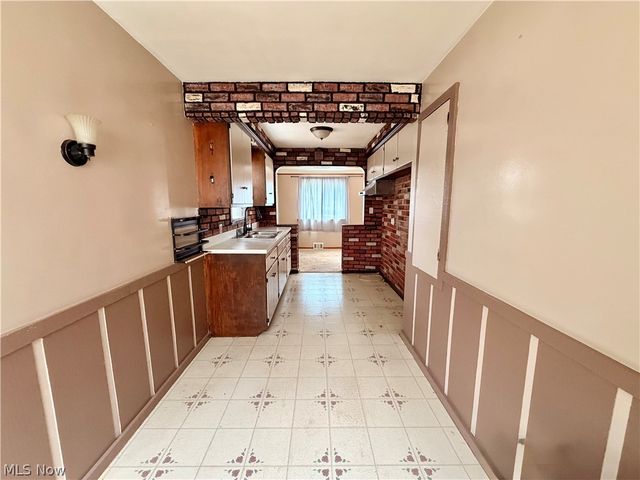 11700 Glamer Drive, Parma, OH 44130