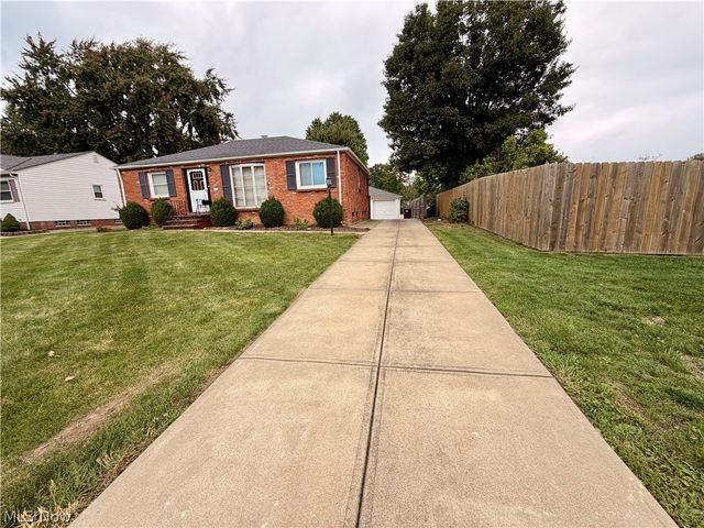 11700 Glamer Drive, Parma, OH 44130