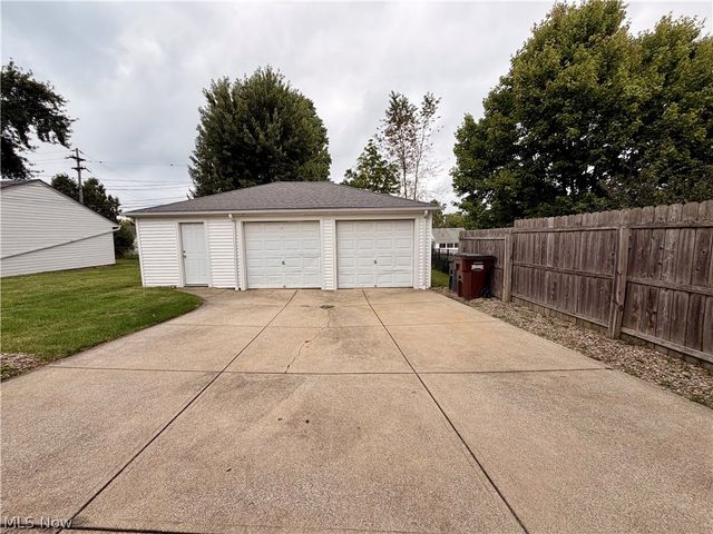 11700 Glamer Drive, Parma, OH 44130