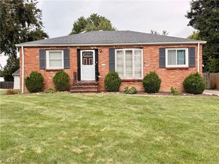 11700 Glamer Drive, Parma, OH 44130